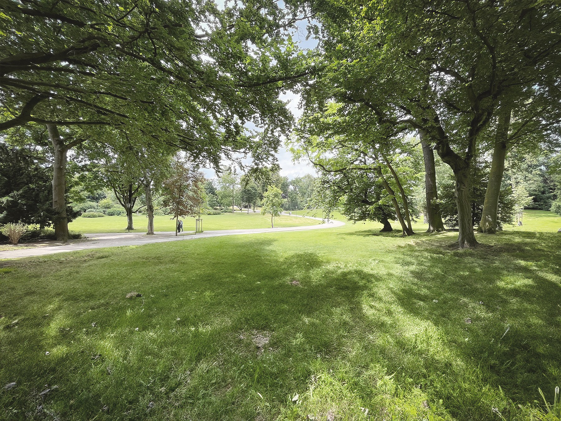 Hofgarten am Andreasquartier in Düsseldorf im Sommer