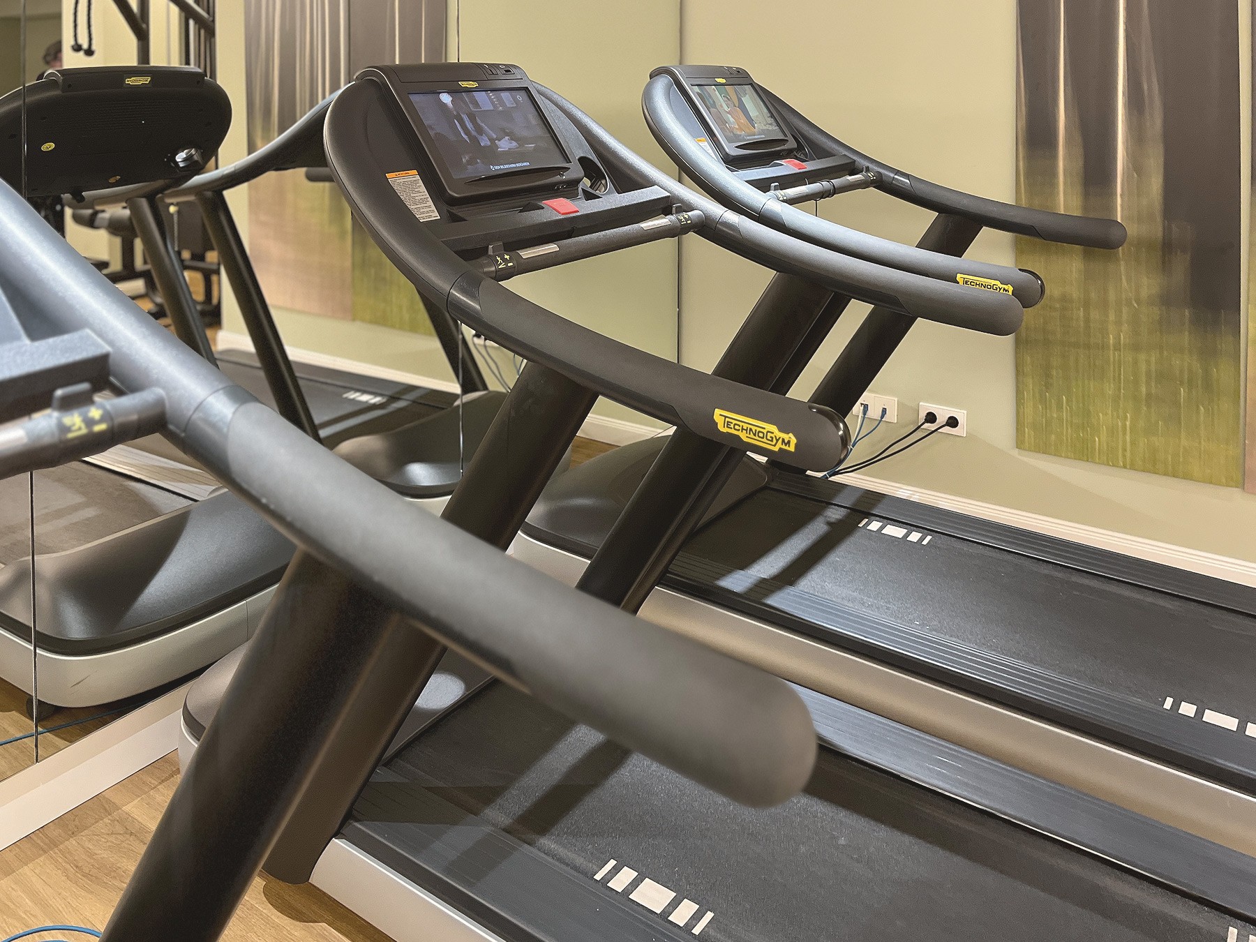Gym und Fitnessbereich mit Techno Gym Geräten im Andreas Quartier in Düsseldorf
