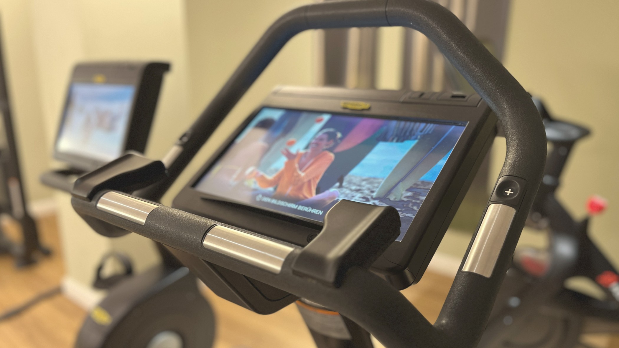 Gym und Fitnessbereich mit Techno Gym Geräten im Andreas Quartier in Düsseldorf