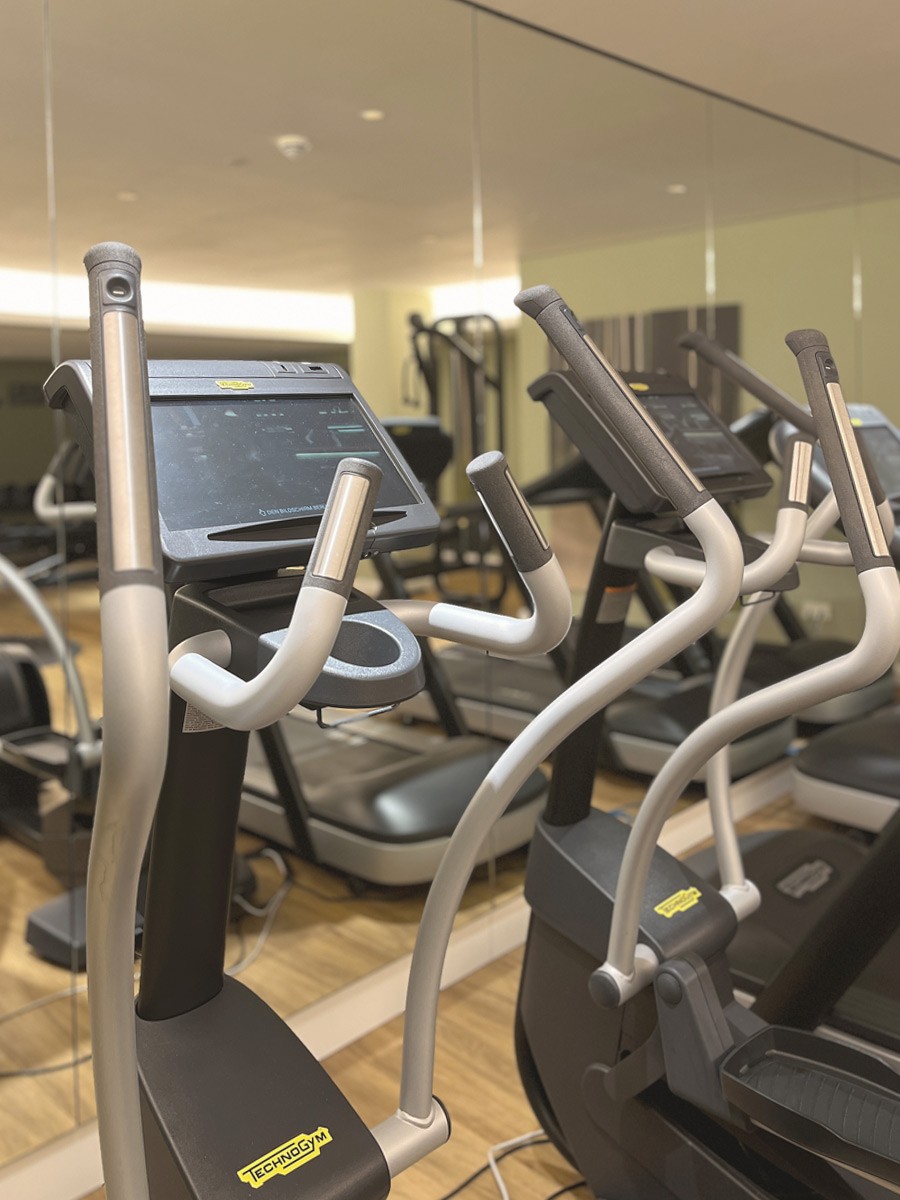 Gym und Fitnessbereich mit Techno Gym Geräten im Andreas Quartier in Düsseldorf