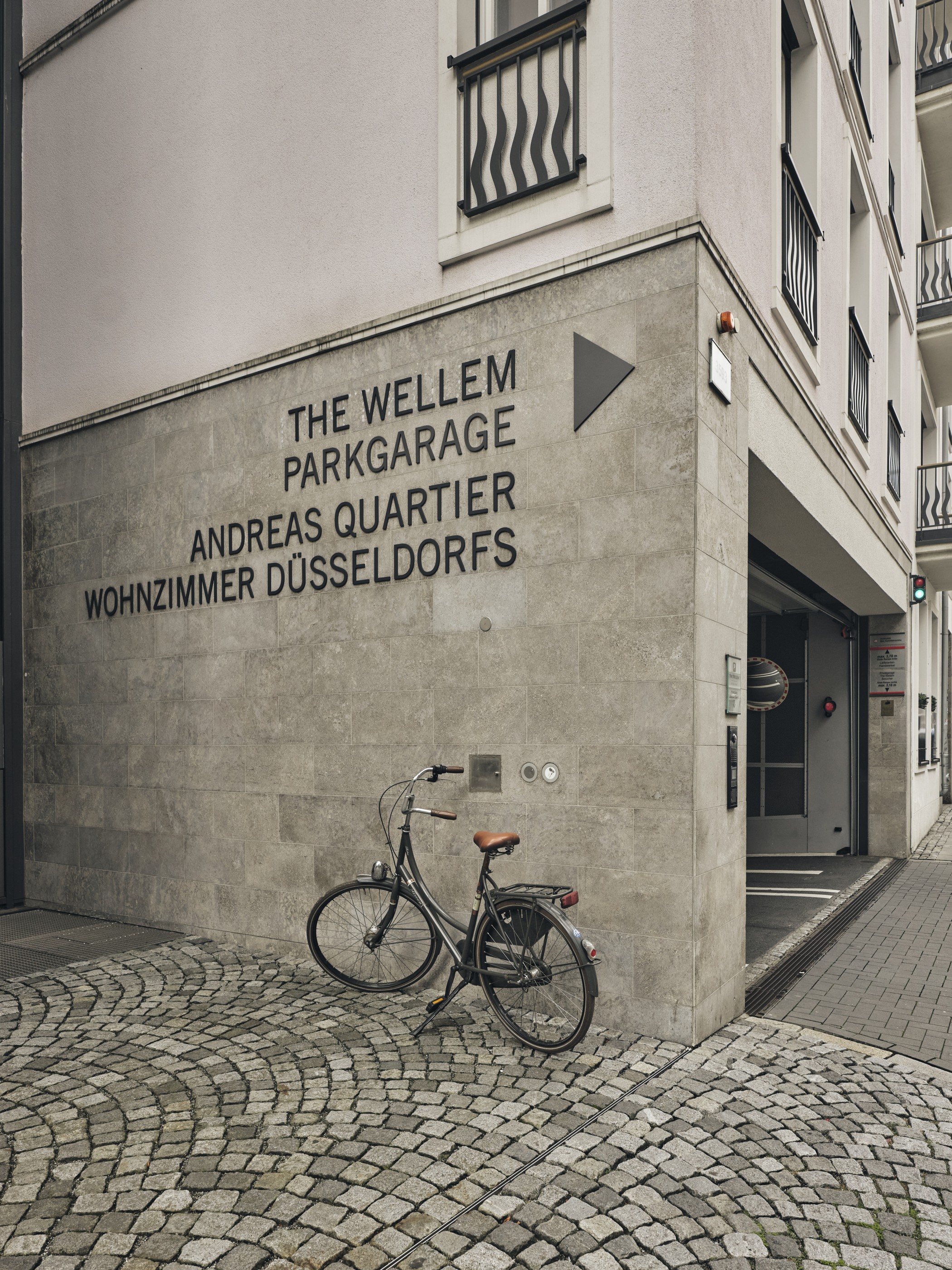 Valet Parking Tiefgarageneinfahrt im Andreas Quartier dem Wohnzimmer Düsseldorfs