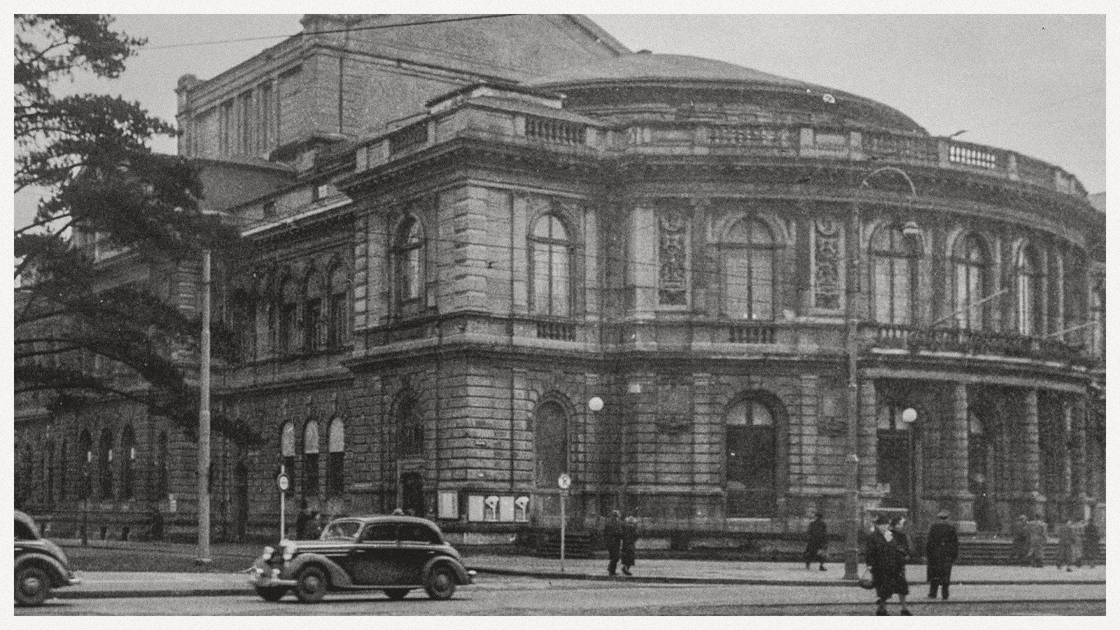 Historische Aufnahme der Oper am Rhein in Düsseldorf
