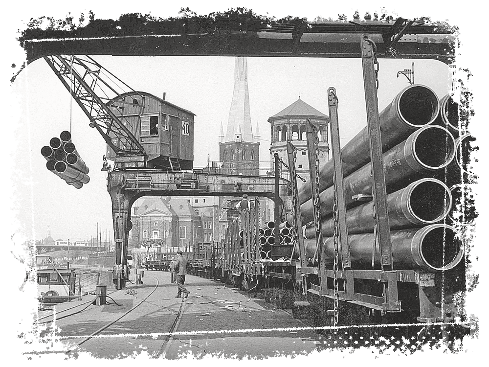 Historische Aufnahme auf den Burgplatz am Rhein in Düsseldorf