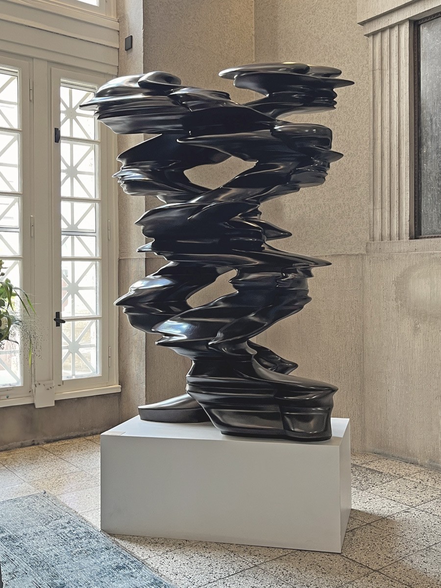 Kunstwerk von Tony Cragg im The Wellem Hotel im Andreas Quartier in Düsseldorf