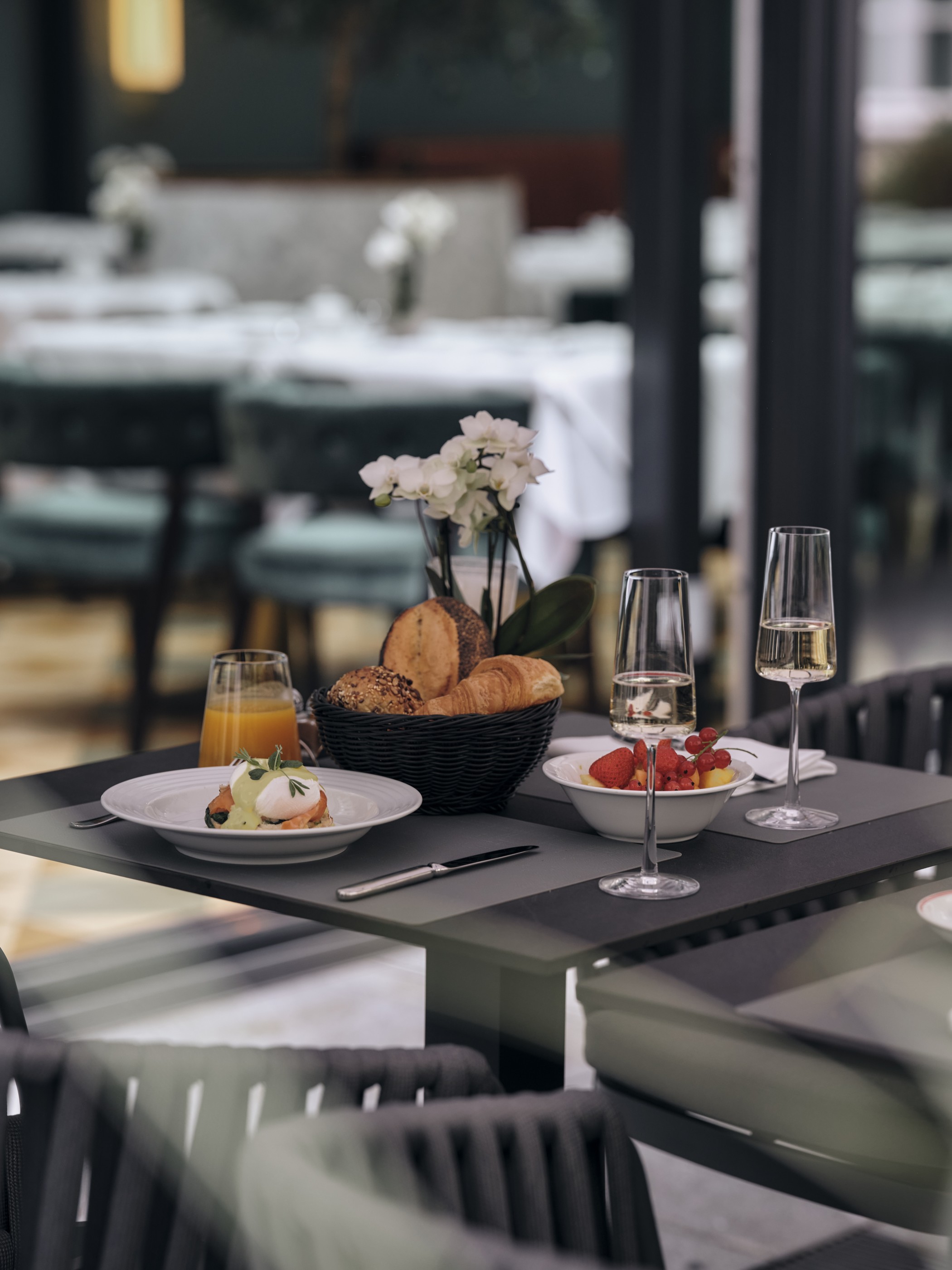 Schön gedeckter Frühstückstisch im Restaurant im Andreas Quartier