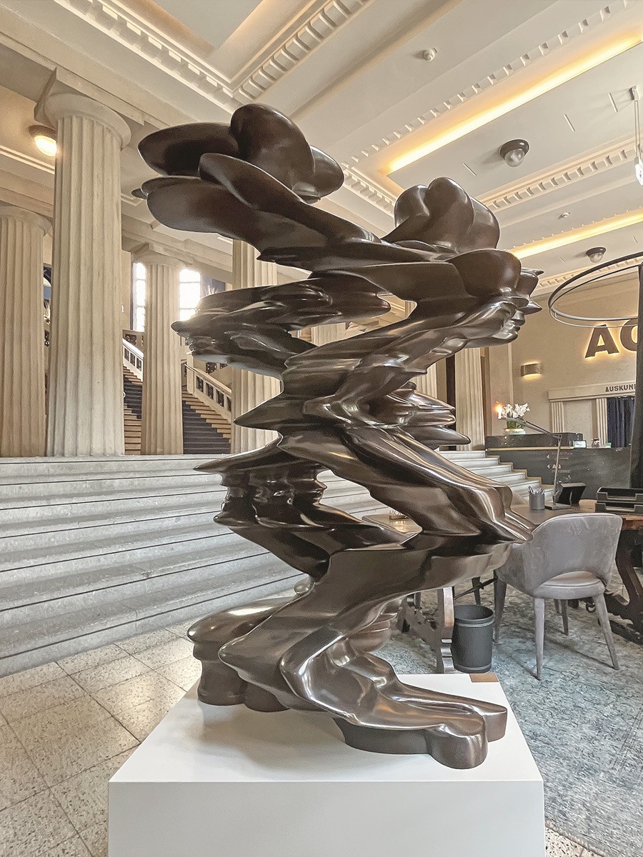 Tony Cragg Kunstwerk im Andreas Quartier in Düsseldorf
