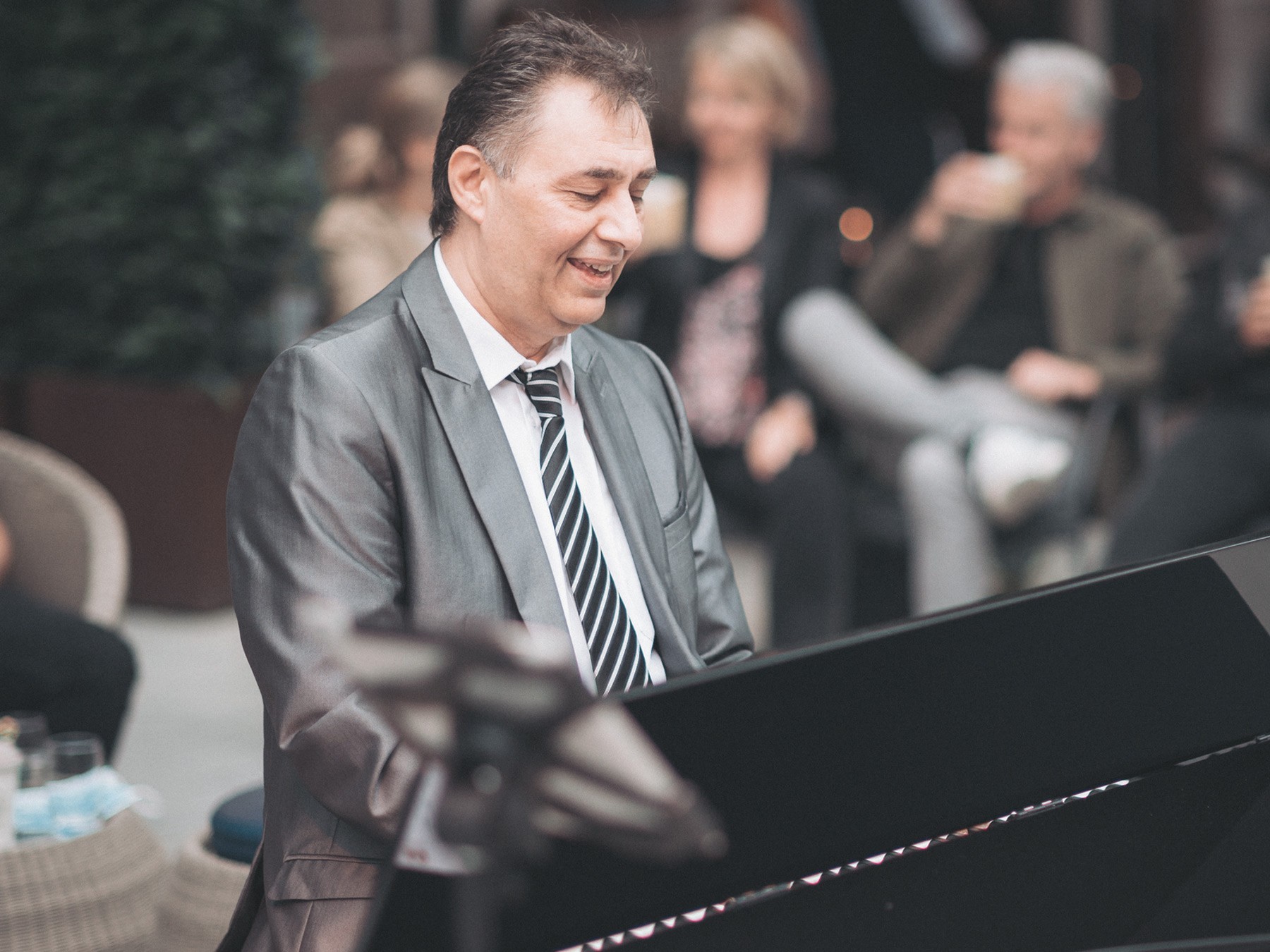 Piano Spieler im Andreas Quartier