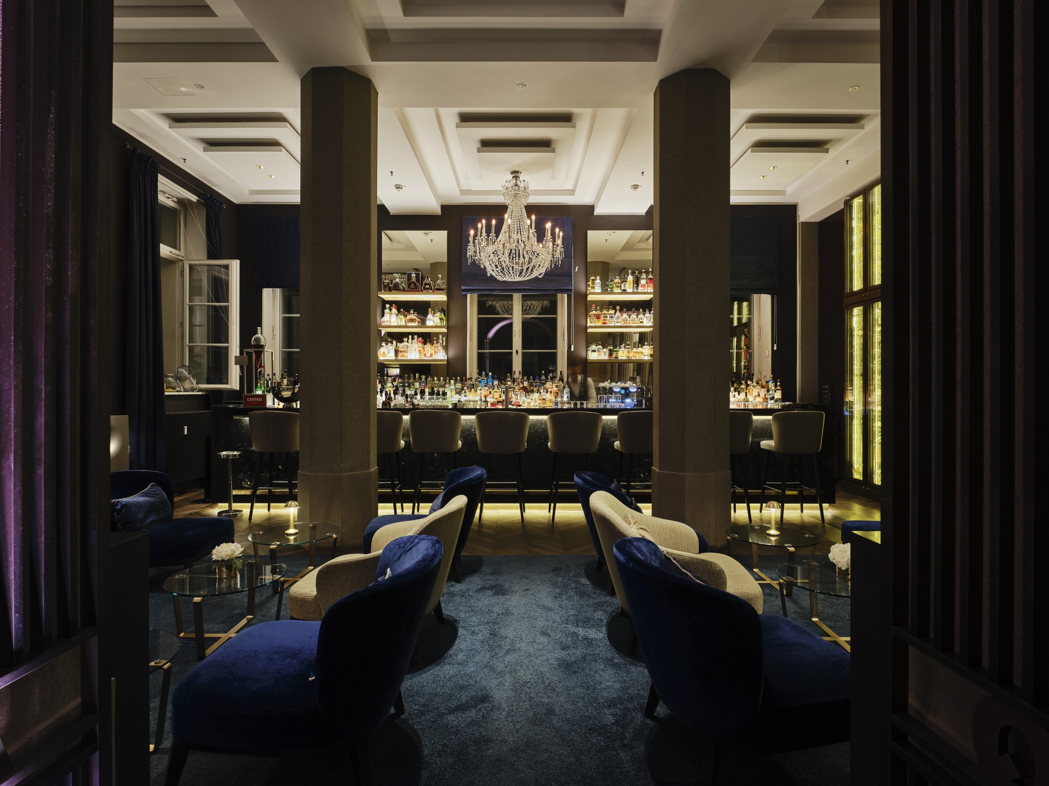 THE WELLEM Bar am Abend im The Wellem Hotel im Andreas Quartier in Düsseldorf