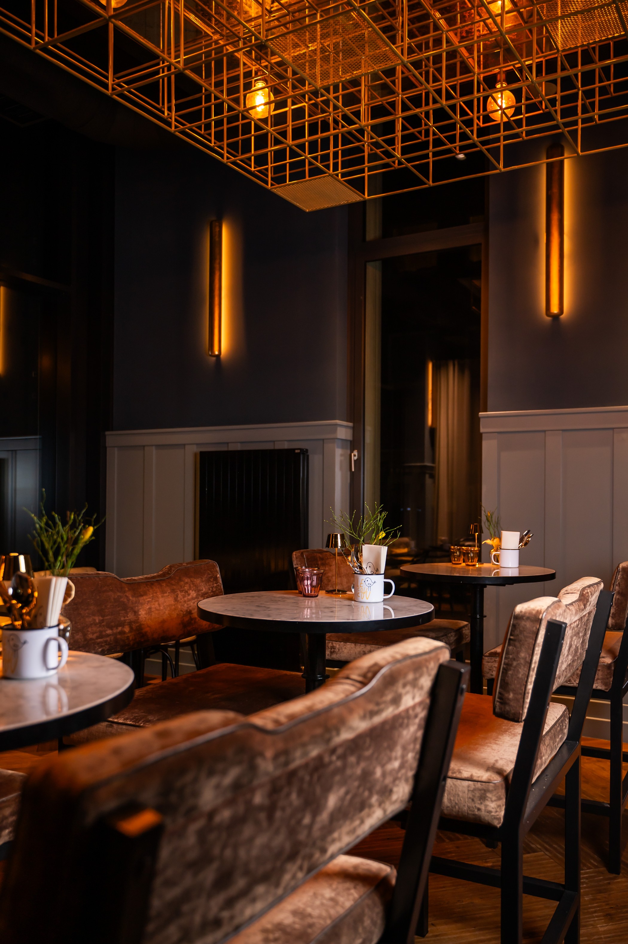 Le CouCou Bistro am Abend im Andreas Quartier und The WELLEM Hotel