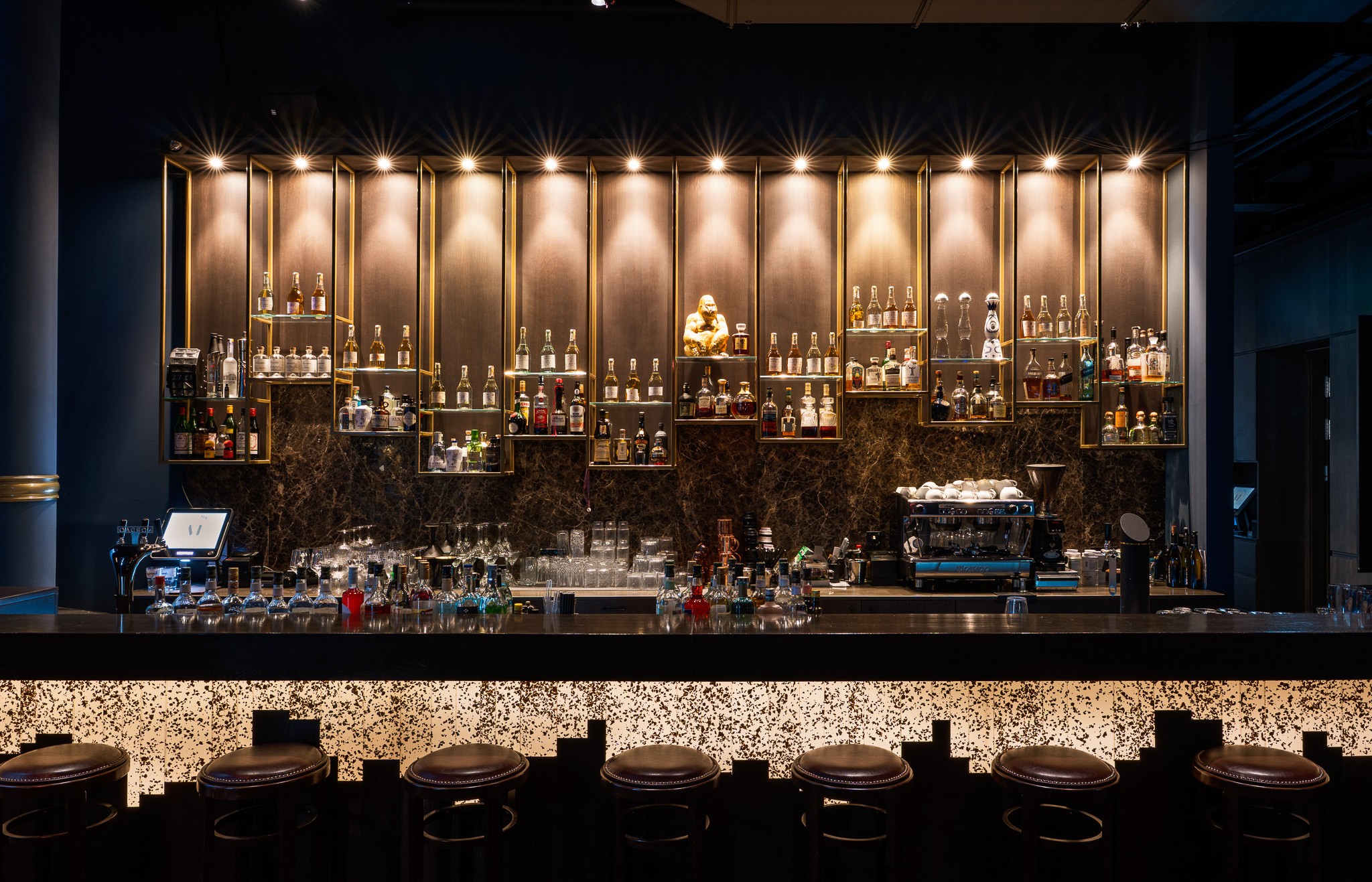 MBassy by Franks Bar am Abend