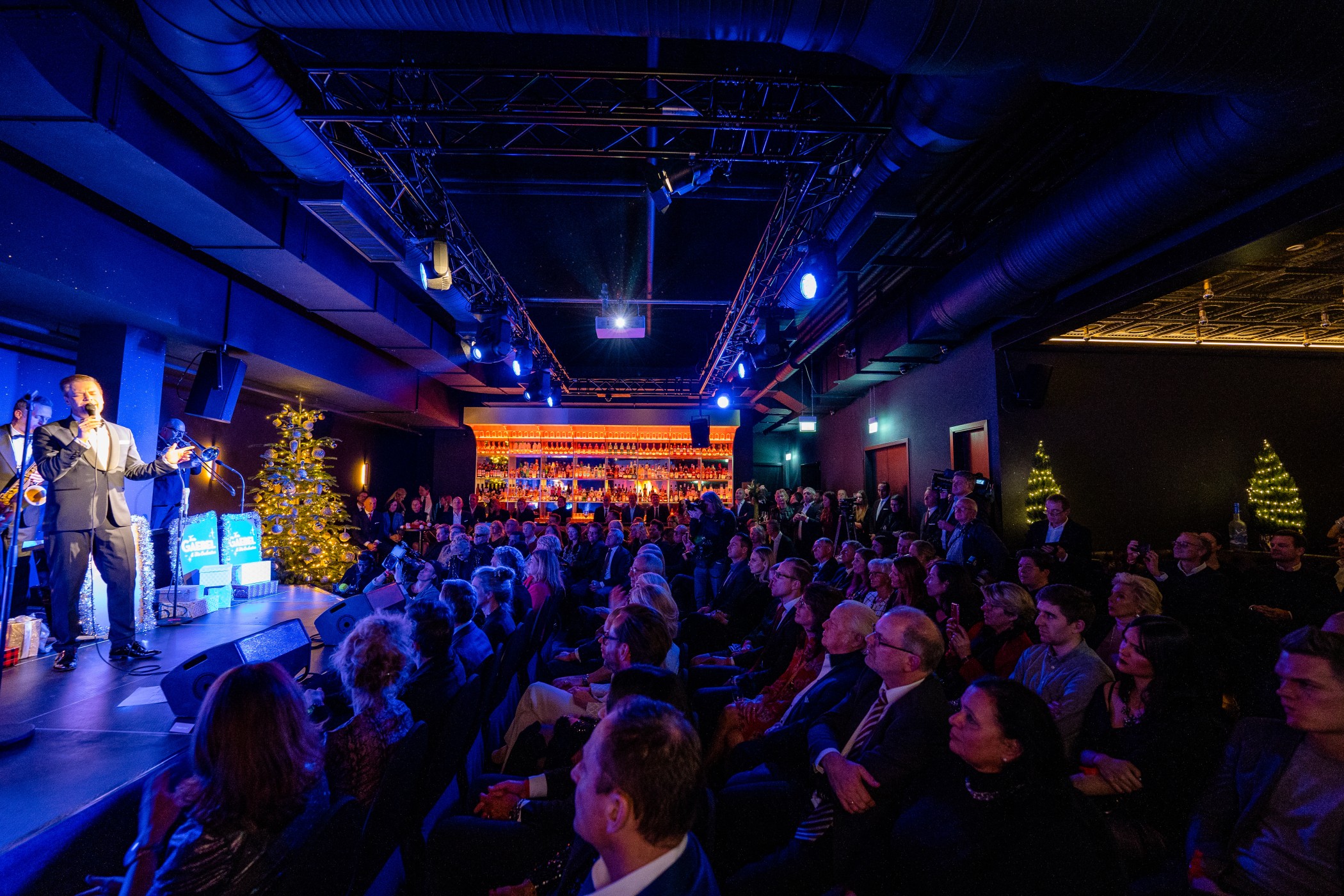 MBassy by Franks Club State Room am Abend bei einem Live Konzert