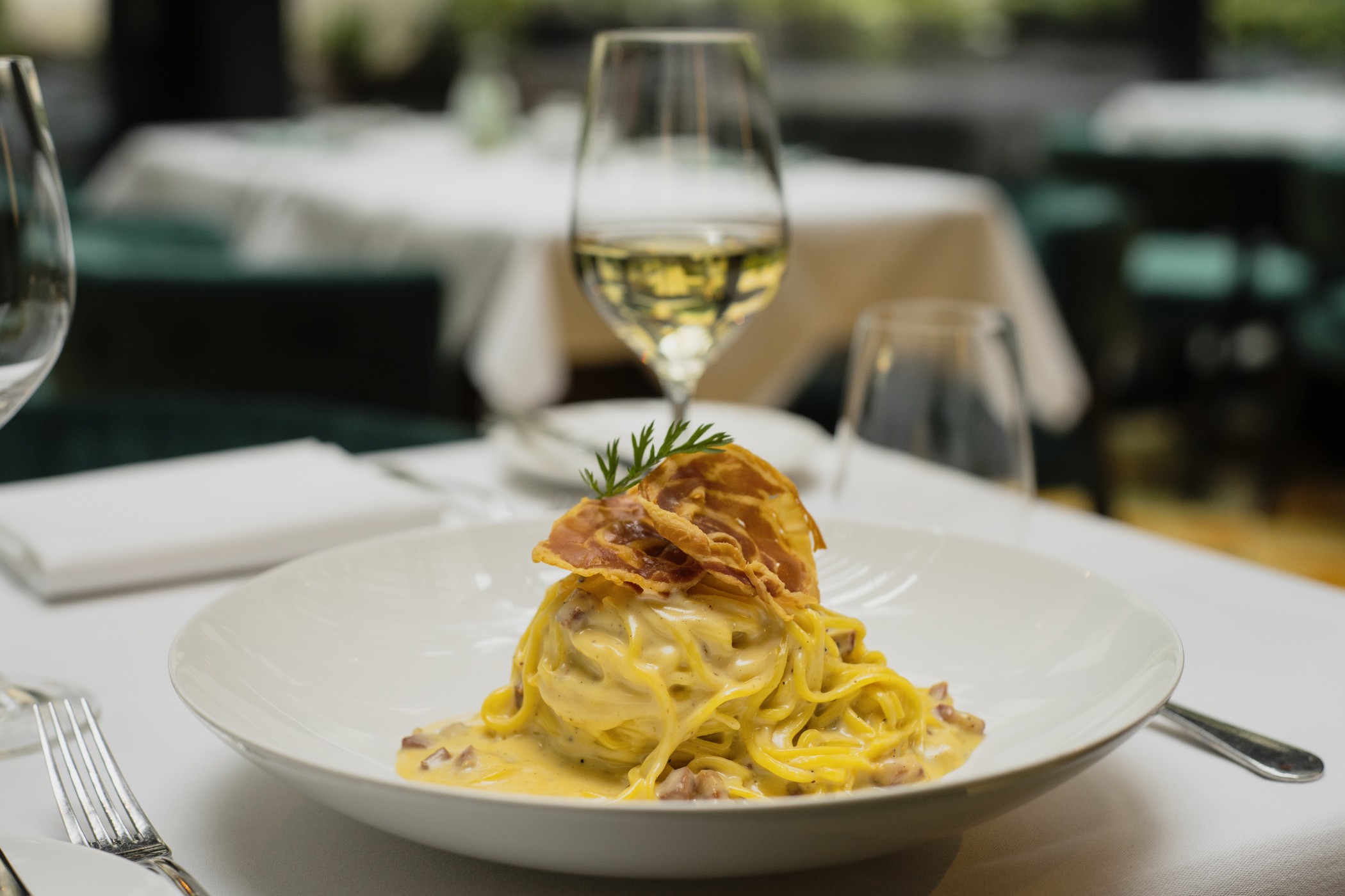 Pasta und Wein im Restaurant Pitti im Andreas Quartier in Düsseldorf