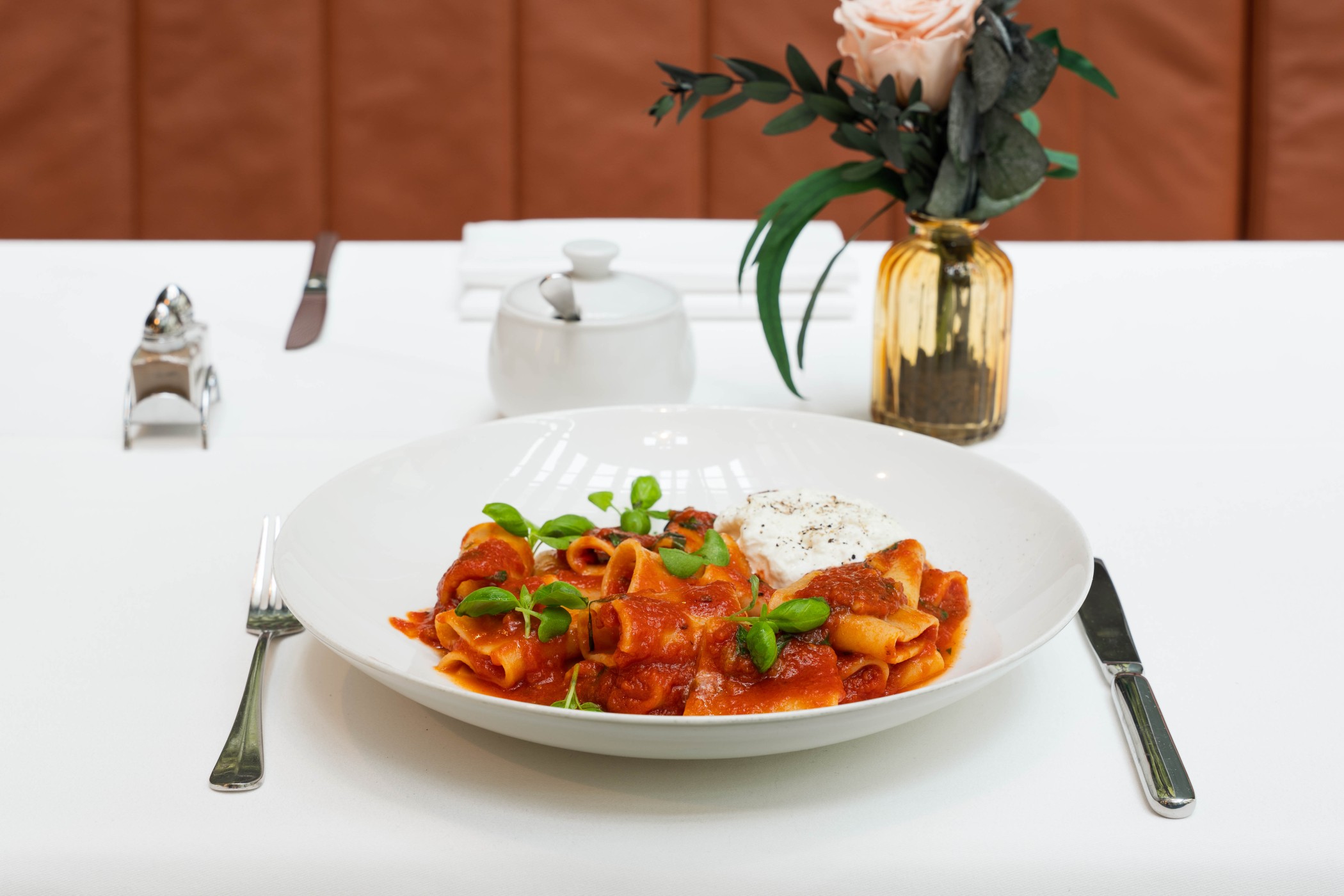 Pasta Tomate im Pitti Restaurant im Andreas Quartier im THE WELLEM Hotel in Düsseldorf