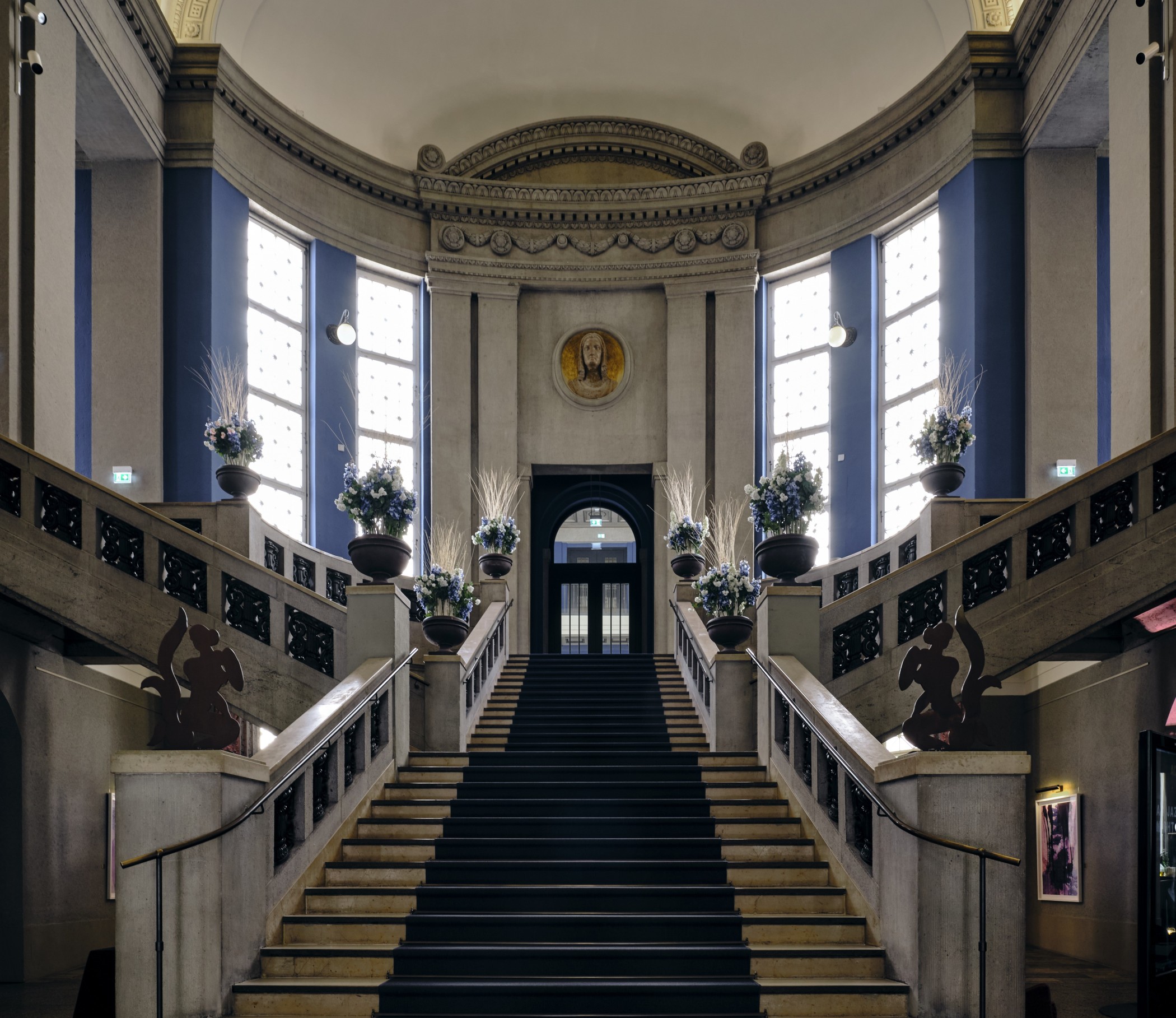 The Wellem Hotel Eingangshalle mit Empore im Andreas Quartier in Düsseldorf