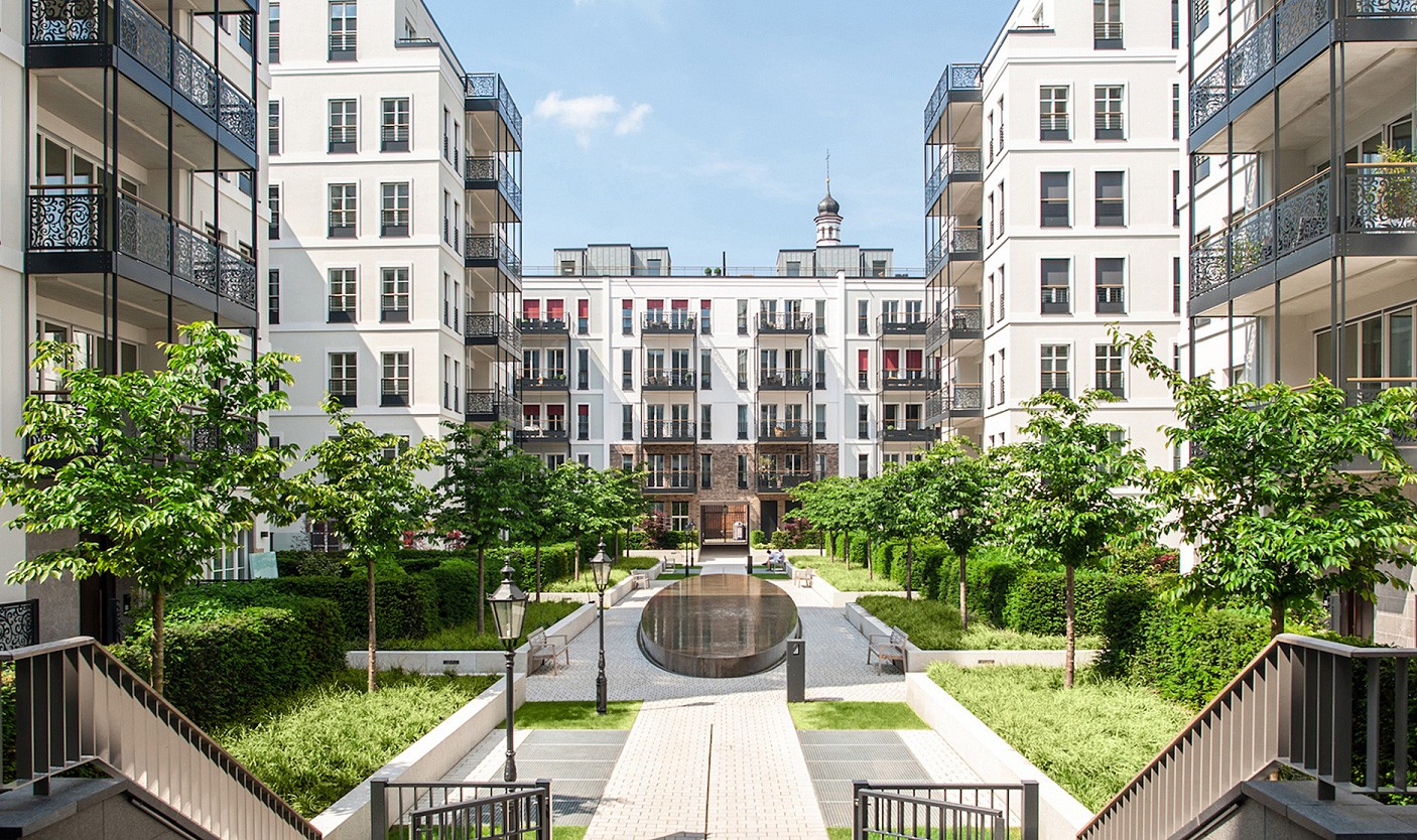 Andreas Garten im Sommer im Andreas Quartier in Düsseldorf