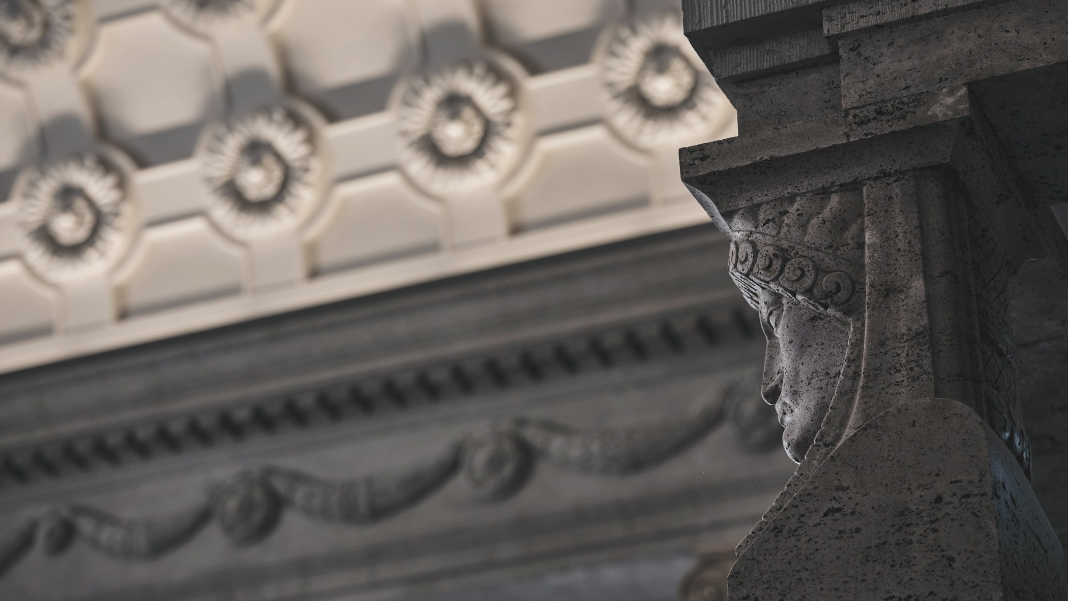 Deckendetail im The Wellem Hotel im Andras Quartier in Düsseldorf