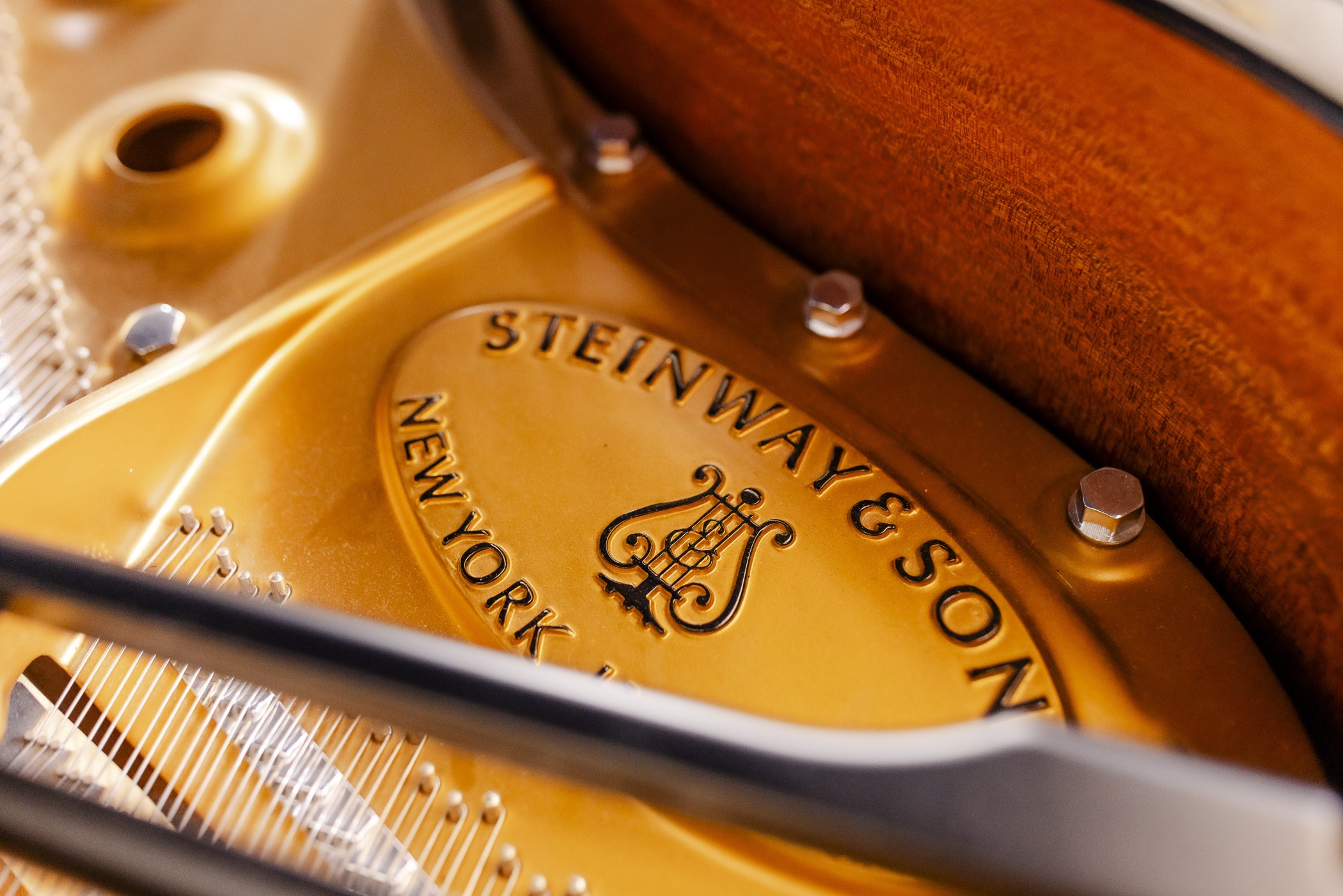 Steinway Piano in der Halle im The Wellem Hotel im Andreas Quartier in Düsseldorf