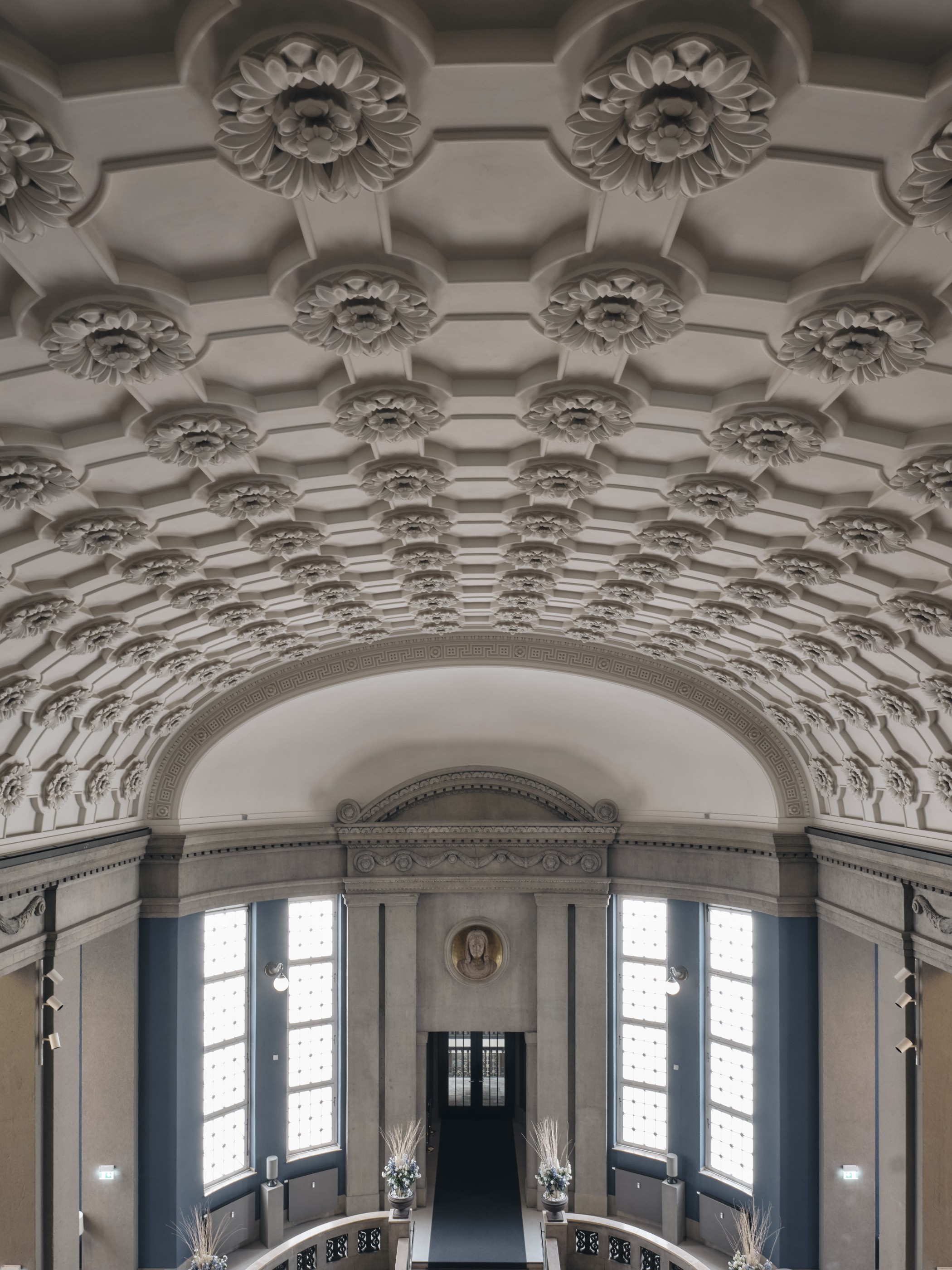 Stuckdecke in der Halle im The Wellem Hotel im Andreas Quartier in Düsseldorf