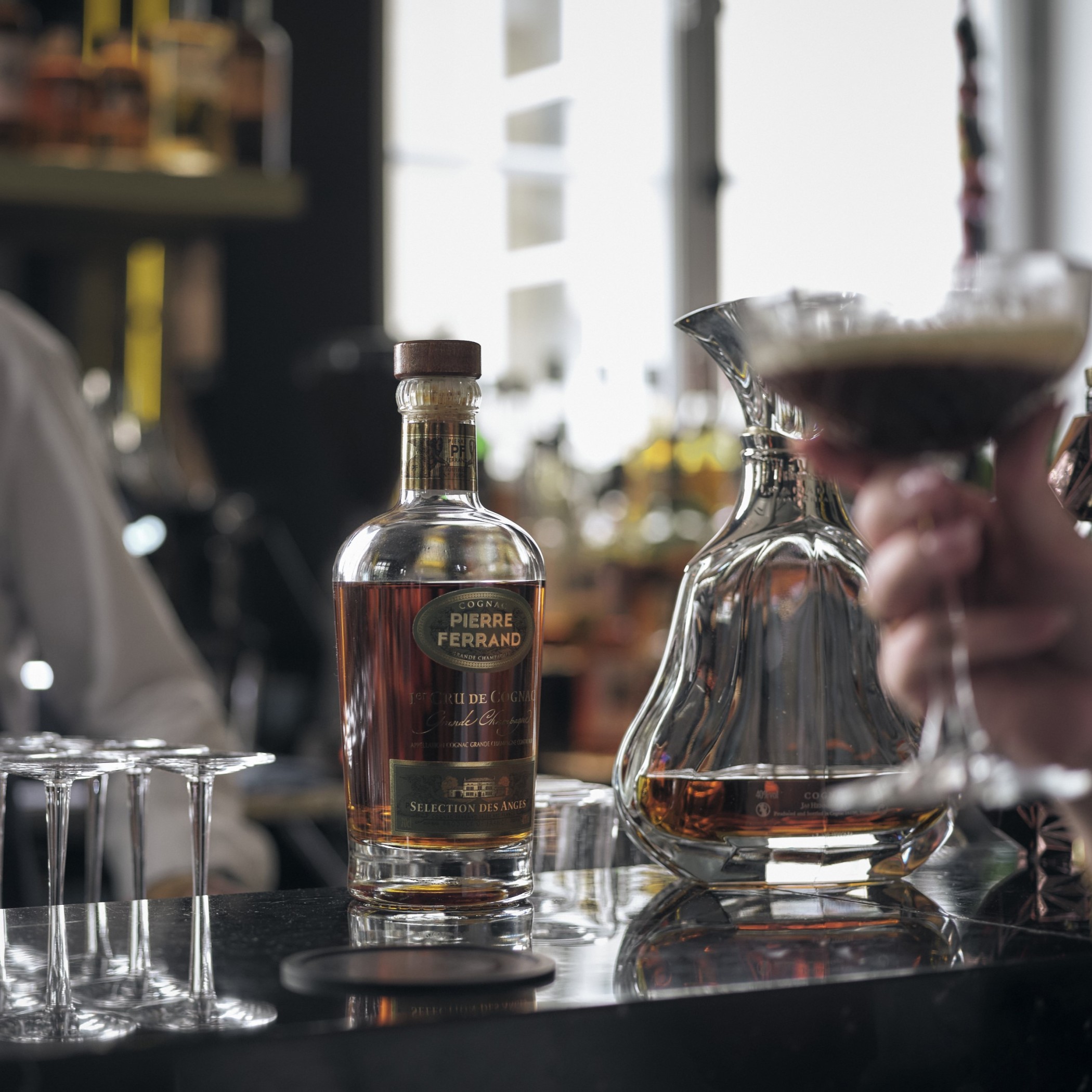 Bar im The Wellem Hotel im Wohnzimmer Düsseldorfs