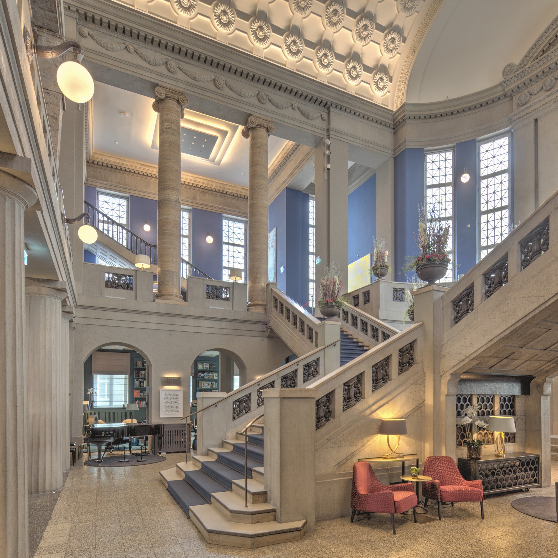 Halle im Wohnzimmer Düsseldorfs im The Wellem Hotel im Andreas Quartier in Düsseldorf