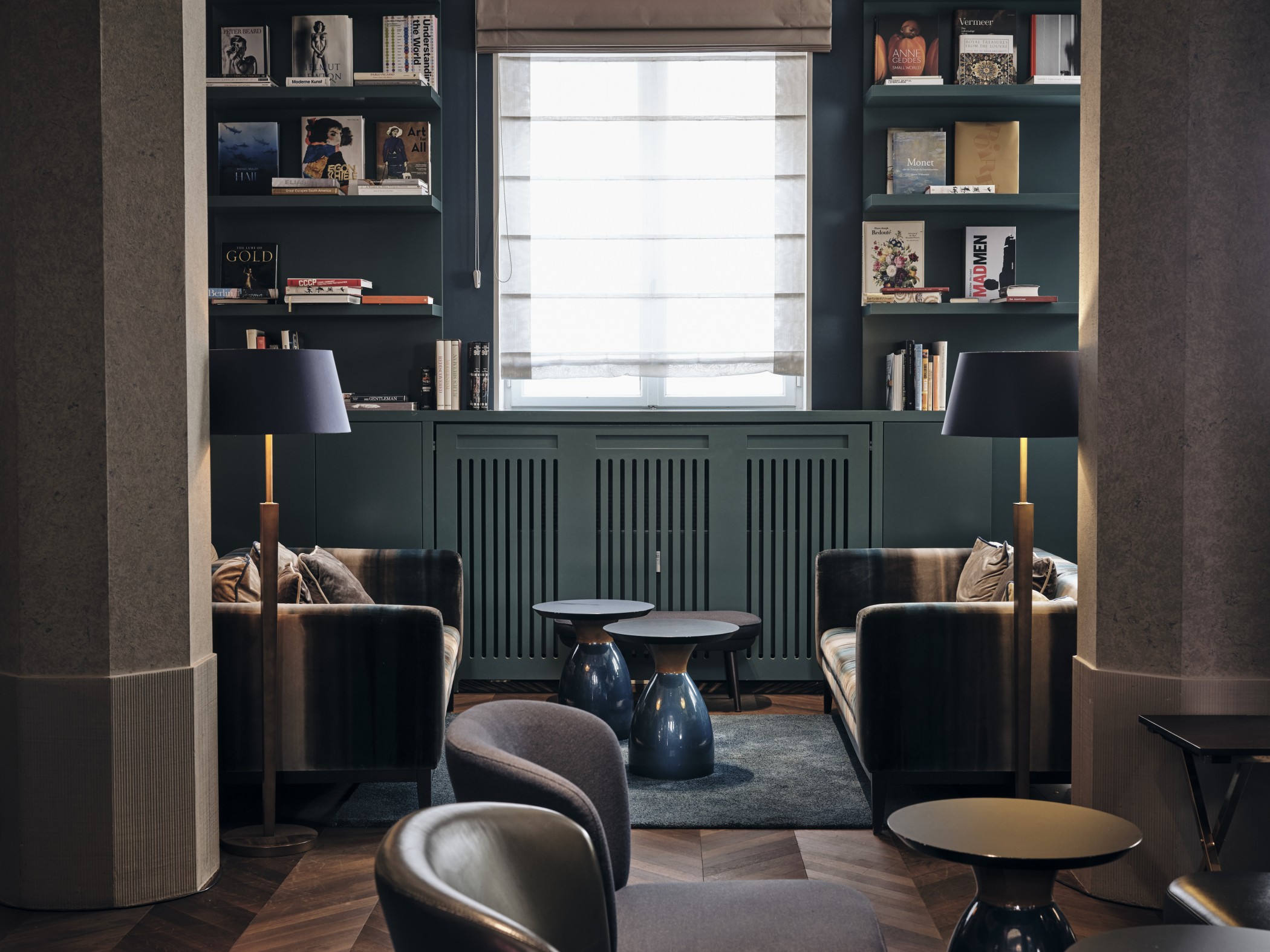 Lounge im Wohnzimmer Düsseldorfs im The Wellem Hotel im Andreas Quartier in Düsseldorf