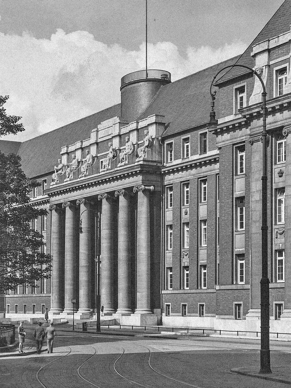Historische Aufnahme vom alten Landgericht dem jetzigen Andreas Quartier in Düsseldorf