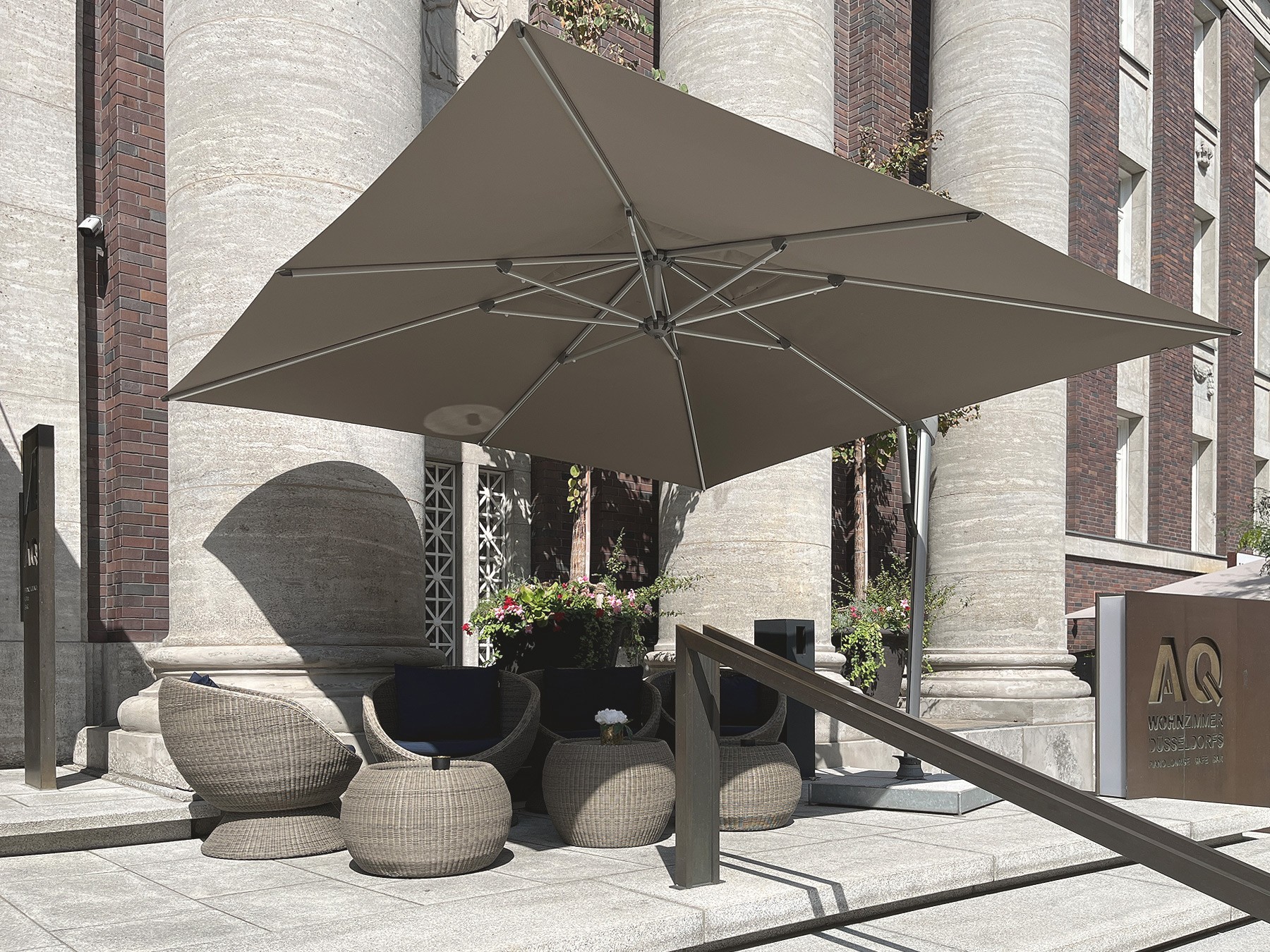 Outdoor Lounge im The Wellem Hotel im Wohnzimmer Düsseldorfs