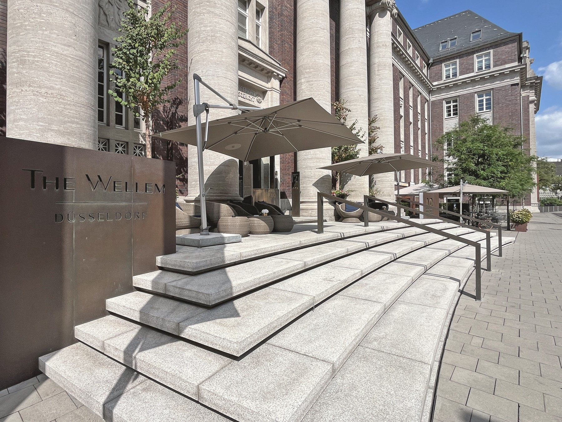 Outdoor Lounge im The Wellem Hotel im Wohnzimmer Düsseldorfs